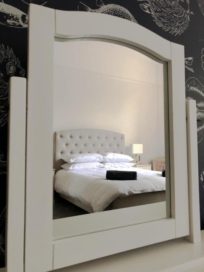 Summer Breeze. 3-Bed Apartment Close To The Beach ボーンマス エクステリア 写真