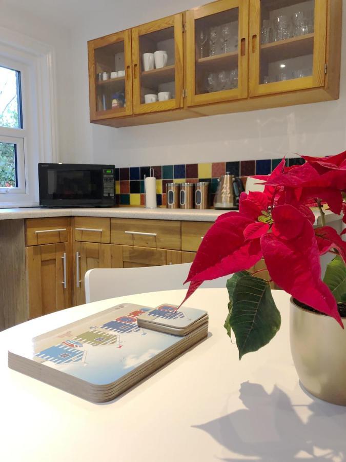 Summer Breeze. 3-Bed Apartment Close To The Beach ボーンマス エクステリア 写真