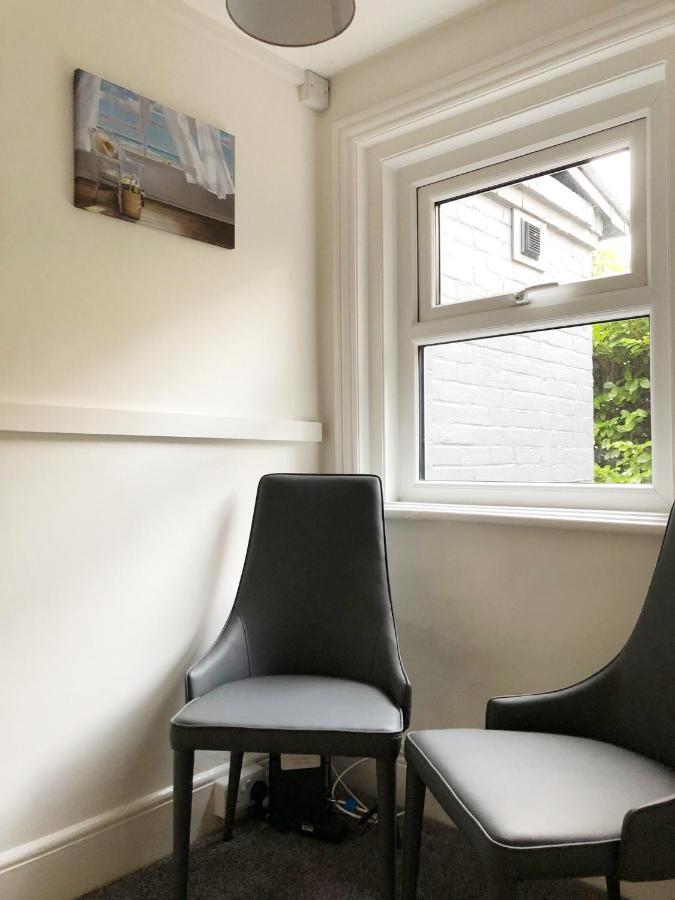 Summer Breeze. 3-Bed Apartment Close To The Beach ボーンマス エクステリア 写真