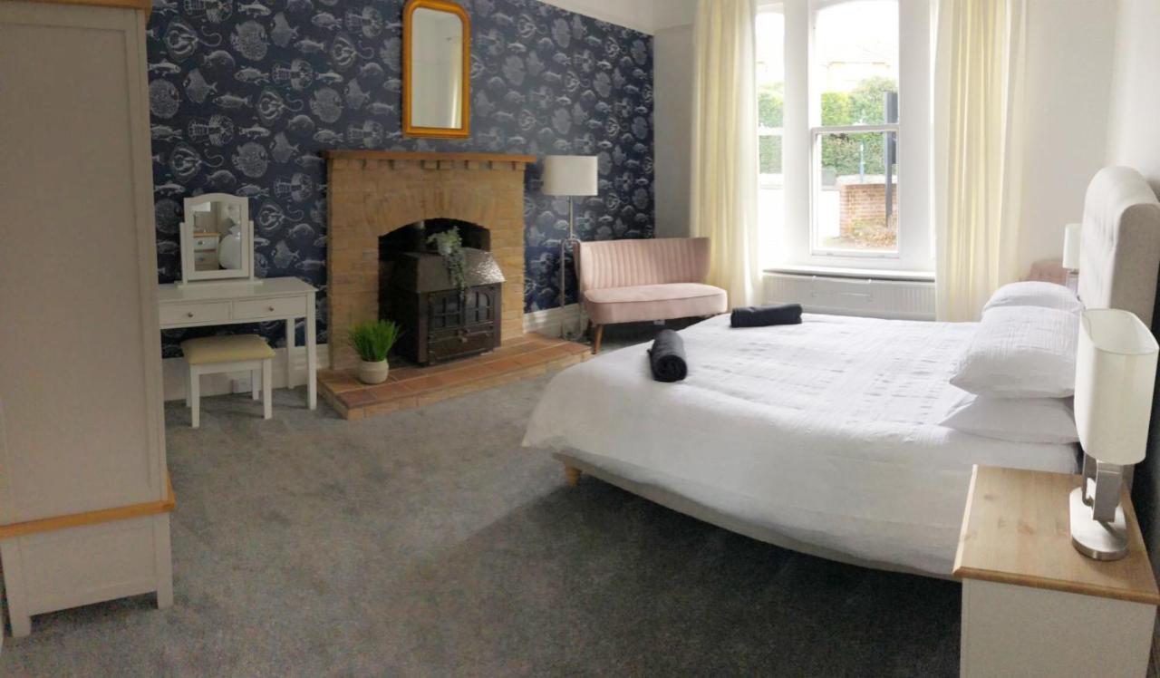 Summer Breeze. 3-Bed Apartment Close To The Beach ボーンマス エクステリア 写真
