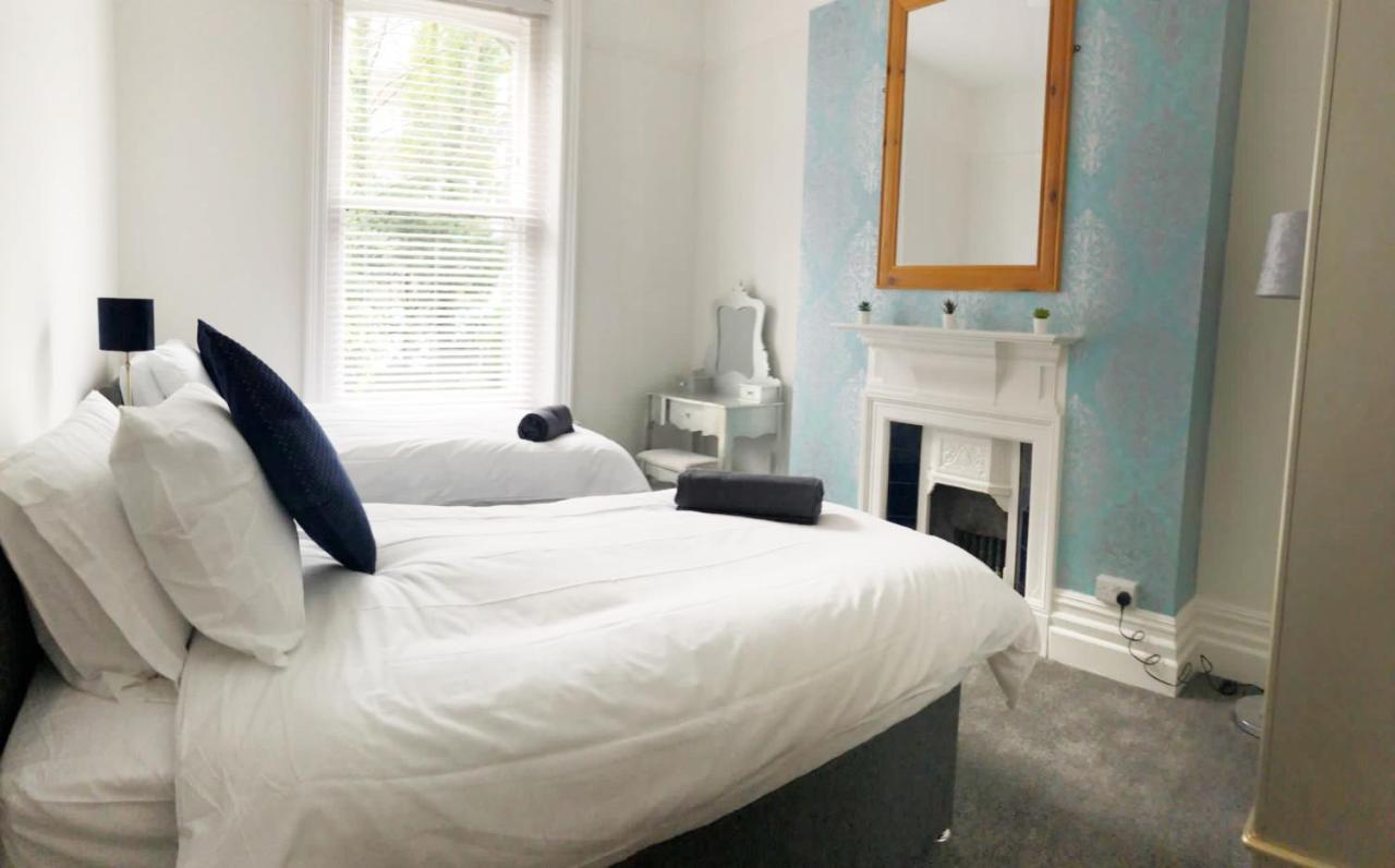 Summer Breeze. 3-Bed Apartment Close To The Beach ボーンマス エクステリア 写真
