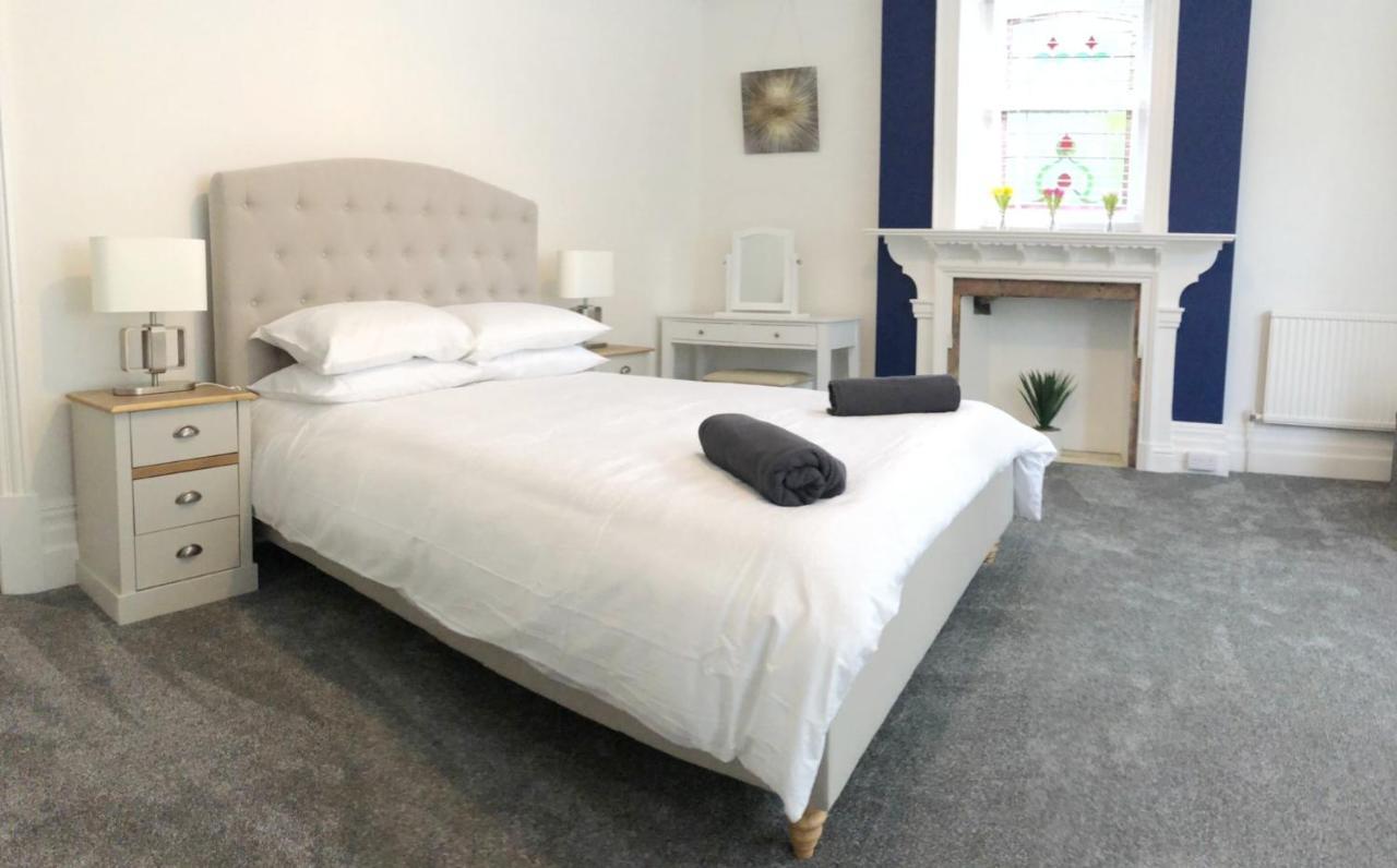 Summer Breeze. 3-Bed Apartment Close To The Beach ボーンマス エクステリア 写真