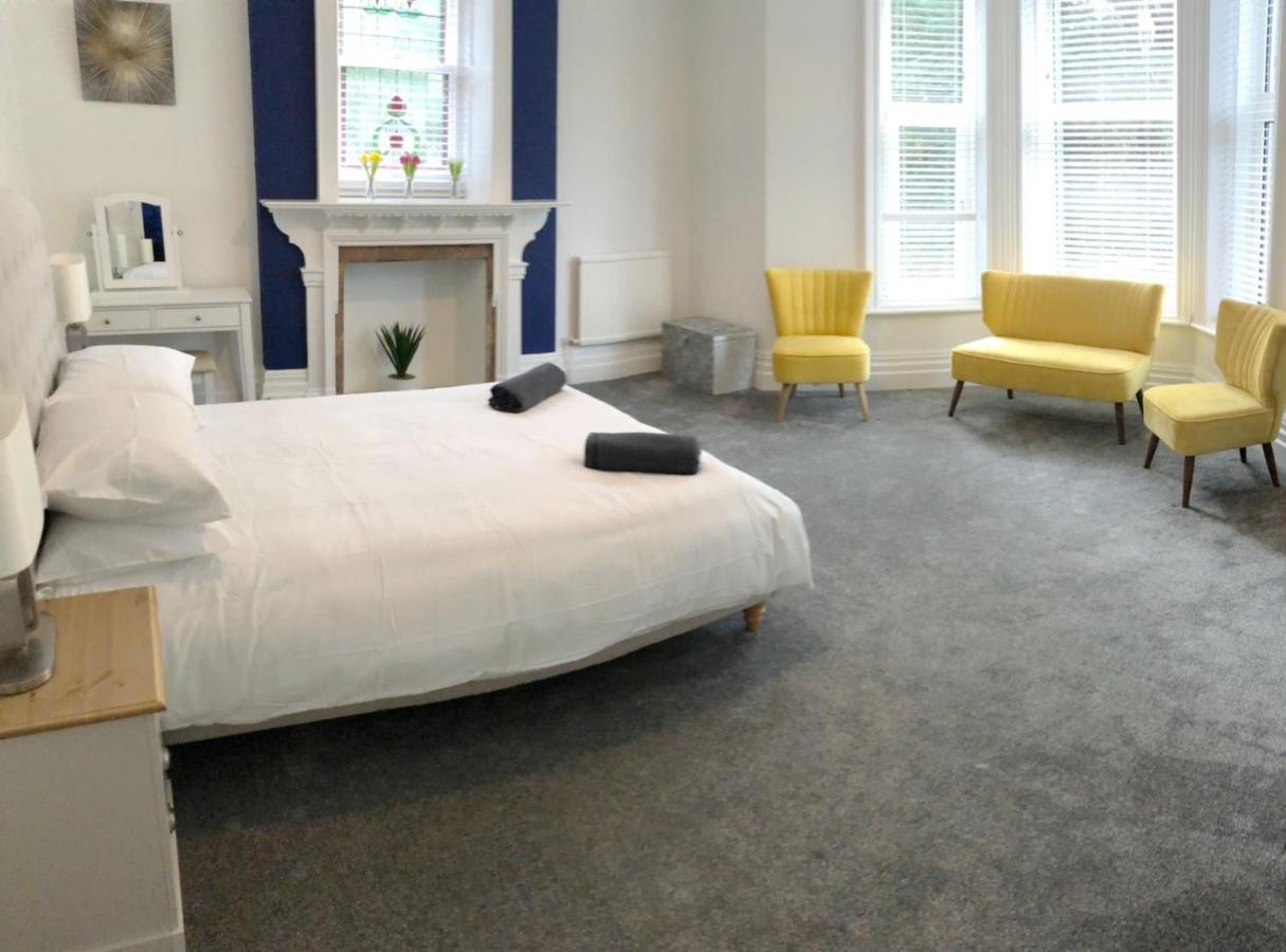 Summer Breeze. 3-Bed Apartment Close To The Beach ボーンマス エクステリア 写真