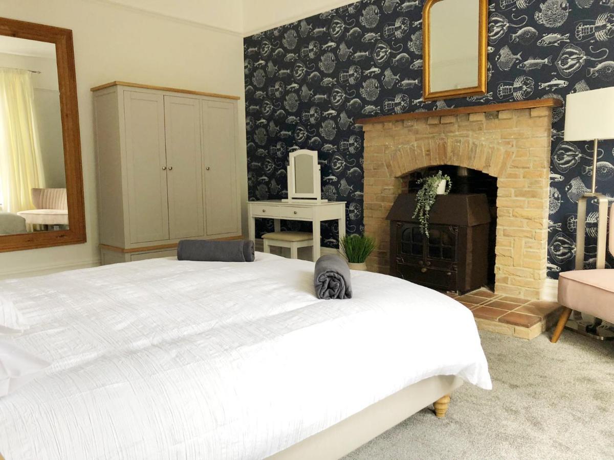 Summer Breeze. 3-Bed Apartment Close To The Beach ボーンマス エクステリア 写真
